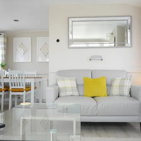 101 Sapphire Tees Bay